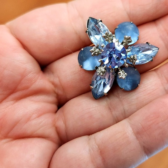 Blue Rhinestone Flower Brooches Dress Clip Vintage Jewelry Rivet Set Satin Glass - Picture 5 of 5